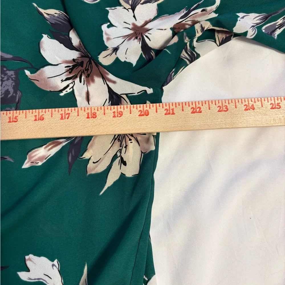 West Kei Green Floral Tie Waist Blouse Size Medium - Picture 4 of 8